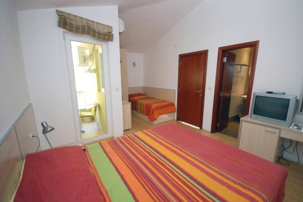 Bmv Room For 2-3 With Greenery View Sveti Stefan Eksteriør billede